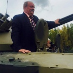Тагил. Российский депутат застрял в танке на пять часов