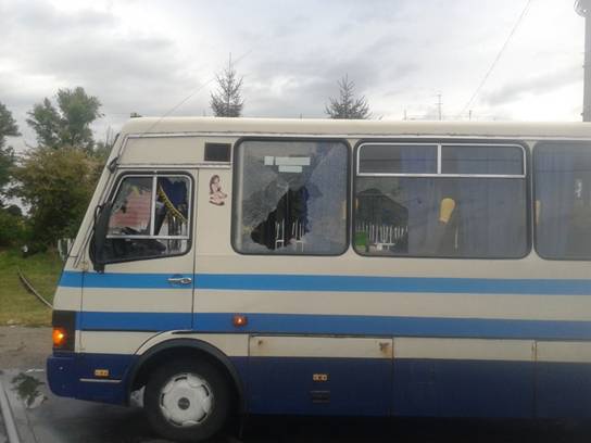 На Киевщине двое пьяных хулиганов с бейсбольными битами напали на пассажирский автобус
