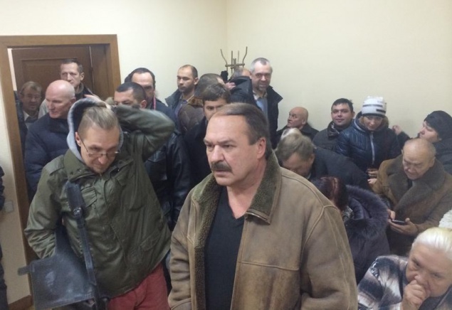 Порошенко перенаправил дело об избиении активистов Приирпенья на Авакова