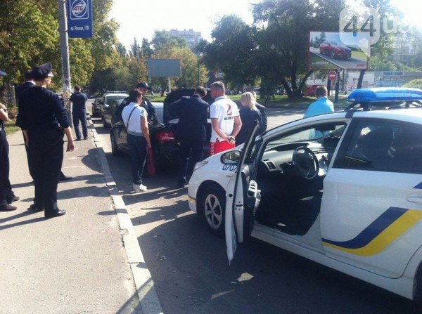 В Киеве водитель Audi A6 дважды выстрелил в водителя “Мазды” (фото)