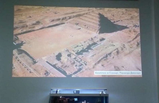 Общественные обсуждения в КГГА превратились в лекцию о пирамидах и монументах (+видео)