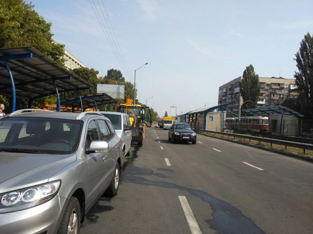 На ул. Борщаговской после санации коллектора открылось движение транспорта (фото)