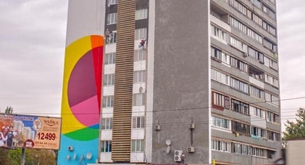 В Киеве украли оборудование и краску у испанского художника, работающего над созданием нового мурала