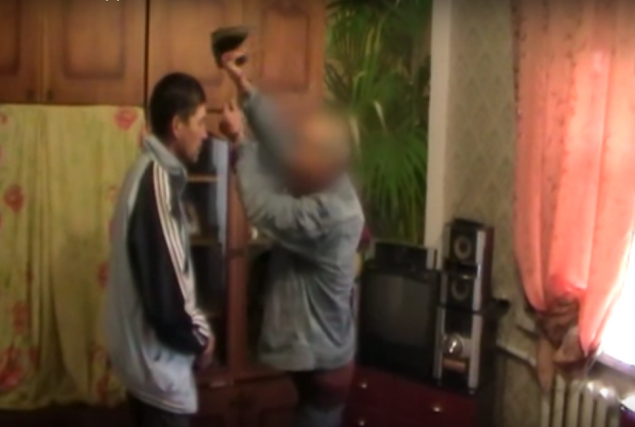 На Киевщине ранее судимый наркоман убил своего соседа утюгом