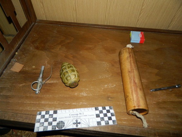 В Киеве поклонник подарил возлюбленной гранату и дымовую шашку