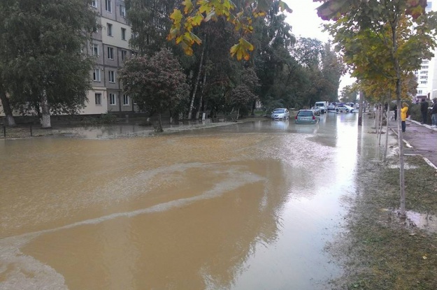 Киевлян удивила оперативность экстренных служб при ликвидации потопа на Борщаговке (видео)