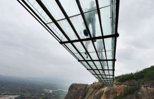 В Китае построили самый длинный в мире стеклянный мост