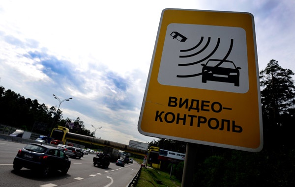 Столичные водители начали искать способы обмана несуществующих видеокамер на дорогах Киева