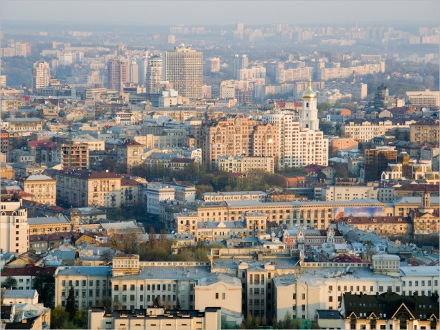 В Киеве снова стоит удушливый запах гари