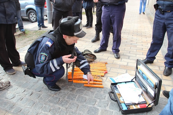 Киевская милиция возбудила пять уголовных дел по фактам изъятия оружия на “Марше Героев”