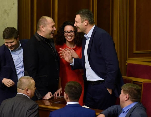 Киевский теризбирком рассказал, сколько Кличко и Береза потратили денег во втором туре выборов столичного мэра