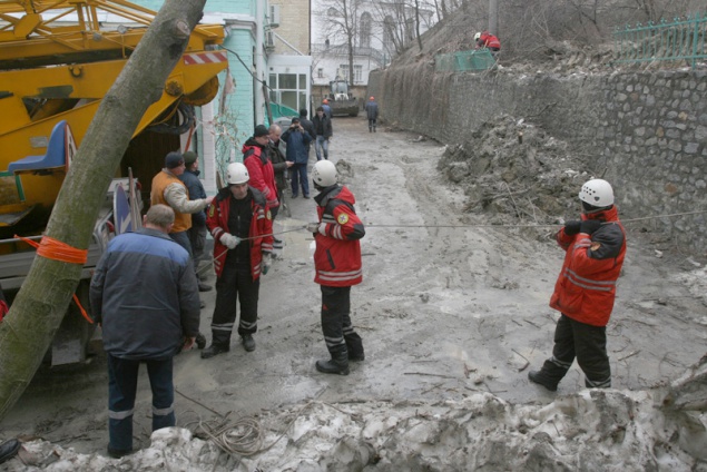 Столичные власти выделили 24 млн грн на укрепление оползнеопасного склона в Соломенском районе