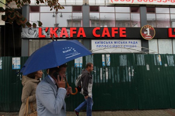 Кличко поручил разобраться, кто разрешил открыть кафе в Доме профсоюзов