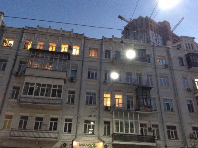 В Киеве на улице Саксаганского установили восемьдесят новых LED-светильников (фото)