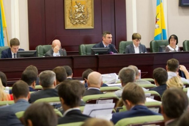 Из обновленного Киевсовета до 3 декабря хотят изгнать депутатов-чиновников