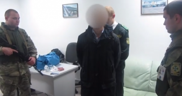В аэропорту “Борисполь” задержали россиянина, подозреваемого в международном терроризме (видео)
