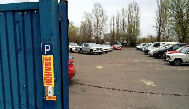 В Киеве подлежат сносу 114 незаконных стоянок и парковок (список)