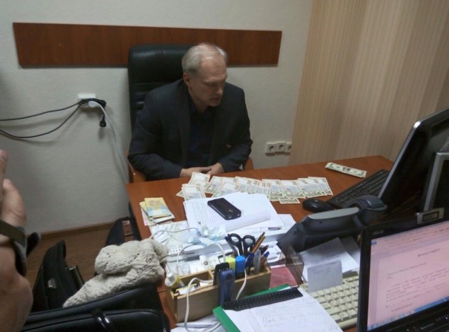 На взятке задержан один из руководителей налоговой инспекции Киевщины (фото)