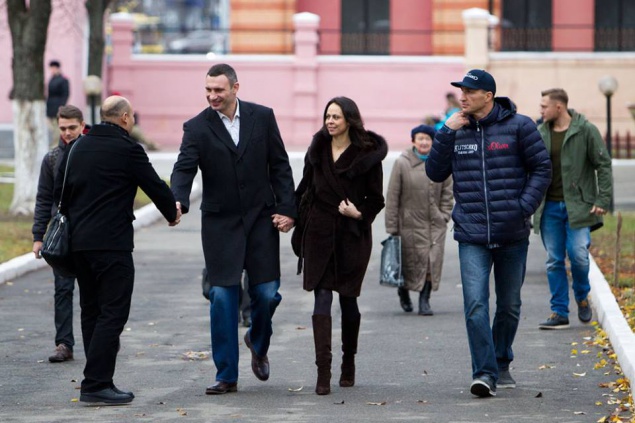 Кличко объяснил низкую явку на выборах отсутствием информации у киевлян о проведении второго тура