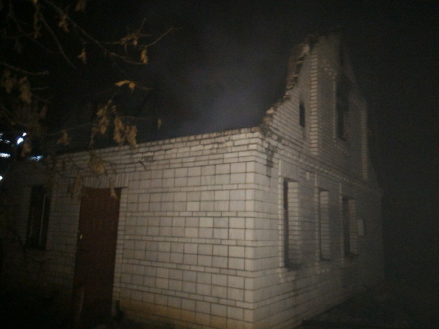 На Киевщине при ликвидации пожара спасатели обнаружили тело погибшего человека