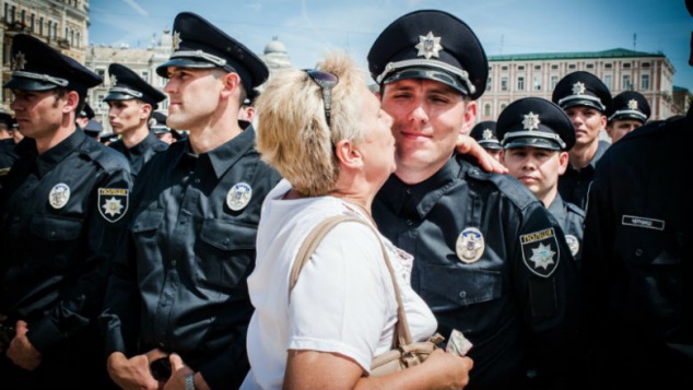 В центре Киева полиция поставит пропускные пункты и будет досматривать личные вещи