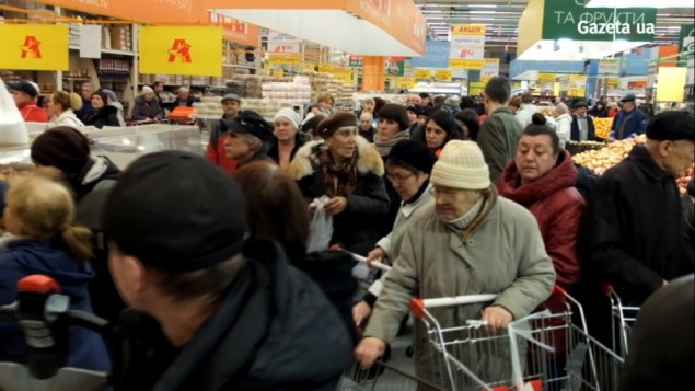 В столичном супермаркете покупатели подрались за яйца (фото, видео)