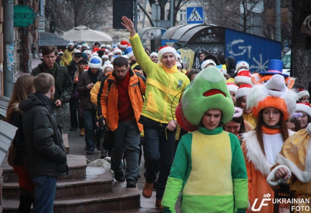 В Киеве состоялось шествие помощников Святого Николая (+фото)