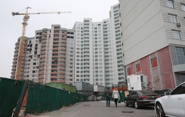 Киевские власти остановили 50 незаконных строек
