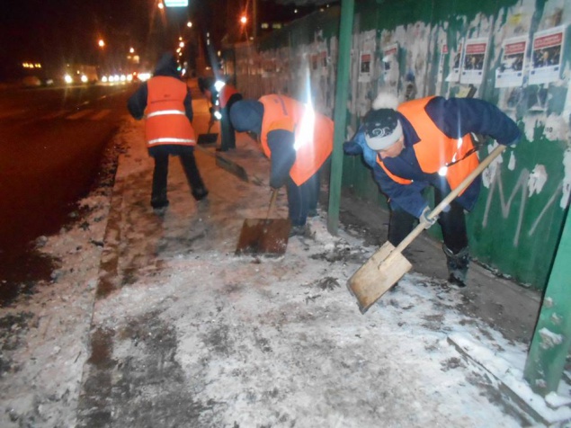 За отказ чистить снег балансодержателей киевских зданий оштрафовали на 200 тыс грн
