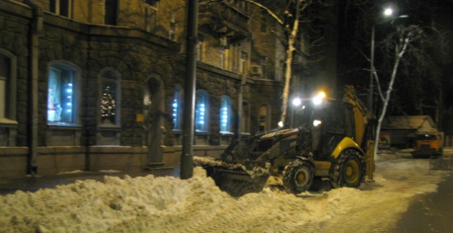 “Киевавтодор” вывез из Киева почти 6 тон снега за выходные