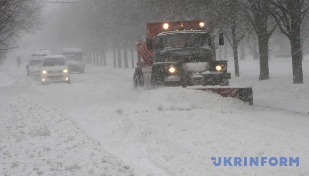 В Киев начали пропускать крупногабаритный транспорт