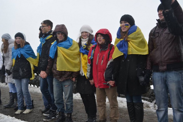 Завтра украинцы соединят живой цепью левый и правый берег Днепра в честь празднования Дня Соборности