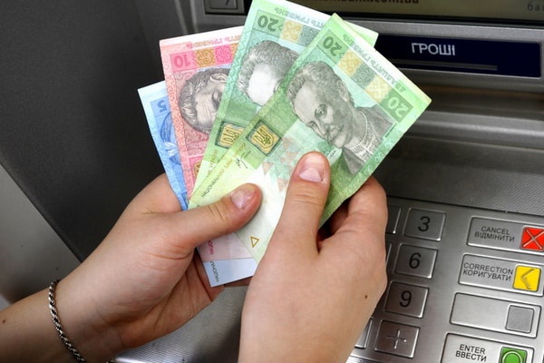 Экс-губернатор Ровенской области отремонтирует банкоматы Нацбанка за почти 1 млн грн