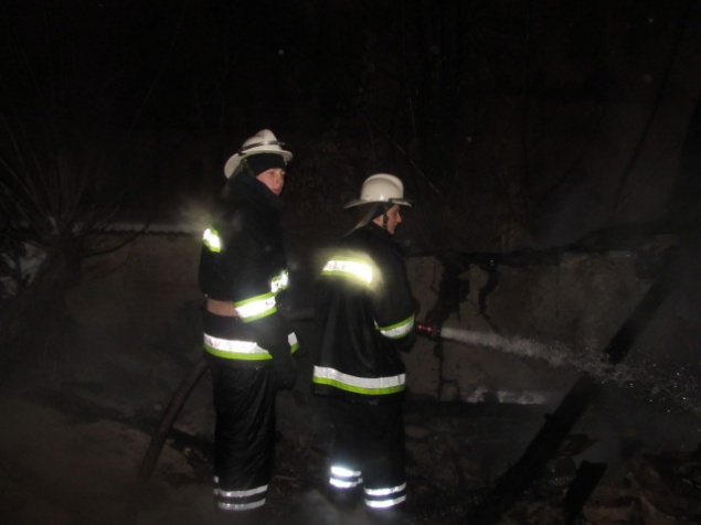 Киевские пожарные спасли обгоревшую пьяную женщину