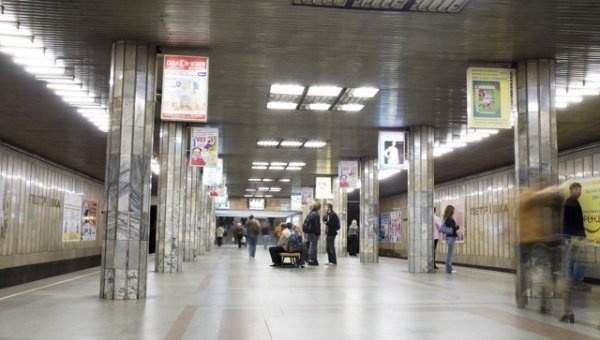 На станции метро “Петровка” пассажирам пришлось обходить труп