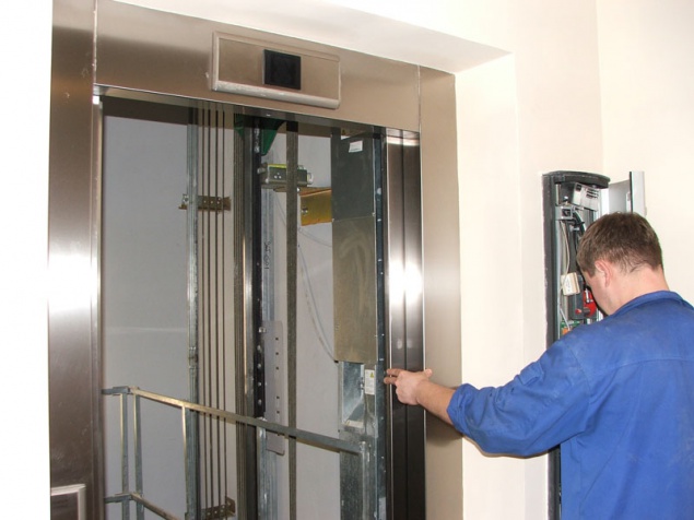 В Киеве планируют отремонтировать почти 800 лифтов