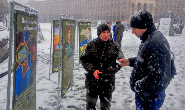 В Киеве Нацгвардия агитирует служить по контракту в мобильных пунктах
