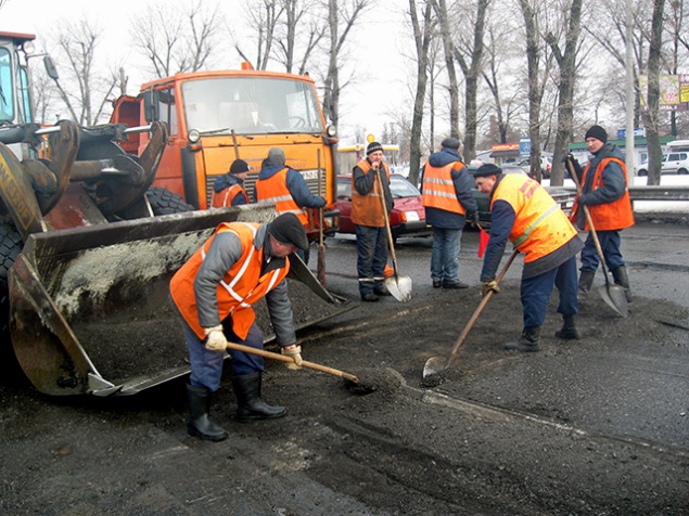 Во всех районах Киева сегодня будут ремонтировать дороги