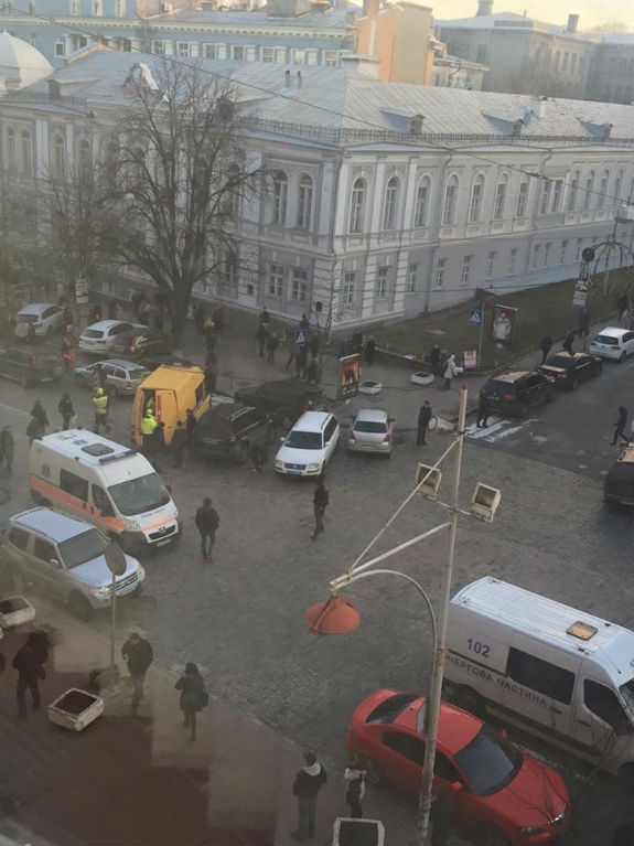 Из-за обвала дома в Киеве перекрыли улицу Богдана Хмельницкого