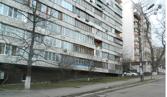 Киевская полиция разыскивает в квартирную мошенницу из Ровенской области
