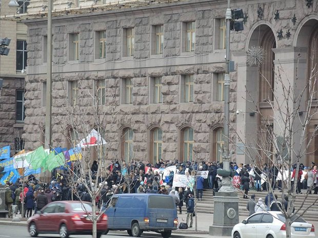 Возле Киевсовета проходит сразу три митинга