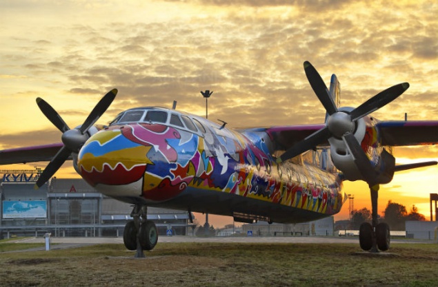 В аэропорту “Киев” (Жуляны) откроют арт-галерею в самолете