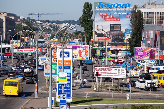 В Киеве за год демонтировали 3800 незаконных рекламных носителей