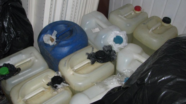 Правоохранители ликвидировали в Киеве подпольное производство контрафактного алкоголя