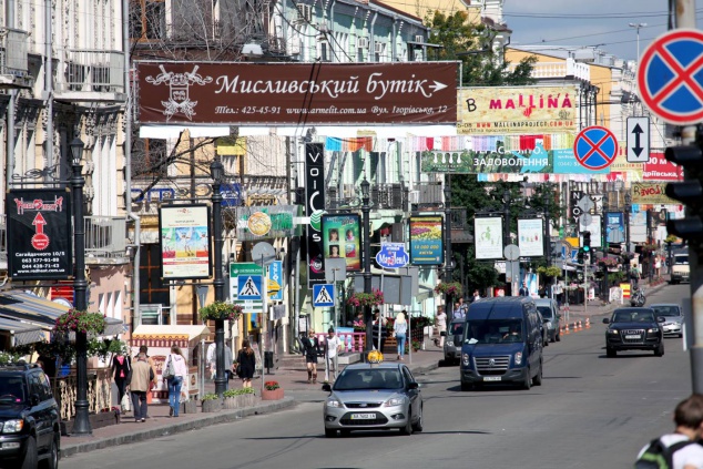 В Киеве демонтируют около 160 рекламных билбордов (документ)