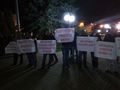 В Вышгороде прошел митинг в поддержку мэра: активисты называют задержание Момота провокацией (+видео)