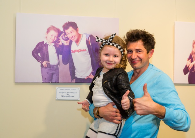 Звезды учат детей: В Киеве открылась фотовыставка “Научи добру”
