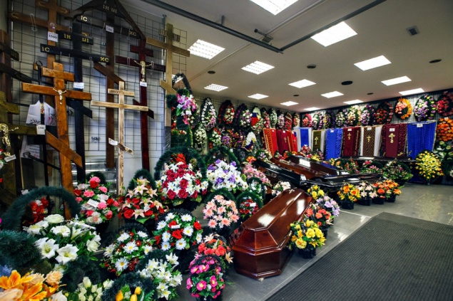 Ритуальные службы продали украинцам гробов и венков в 2015 году на 23% больше, чем в 2014 году