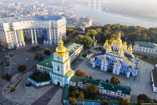 Киевсовет выделит первые 100 тыс. грн на паркинг под Михайловской площадью