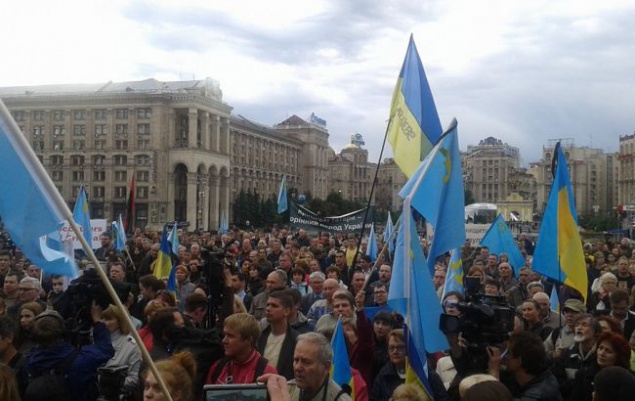 На Майдане проходит митинг в память о жертвах депортации крымских татар (видео)